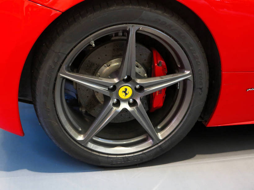 无人,横图,室内,特写,白天,正面,汽车,静物,上海,中国,亚洲,一辆,跑车,车,红色,黑色,轮胎,交通工具,上海世博馆,世博馆,上海世博会,世博,世博会,橡胶,申,载具,橡胶制品,东亚,车胎,世博园,意大利馆,法拉利,上海市,中华人民共和国,沪,华东地区,彩图,外胎,意大利国家馆,shslj1