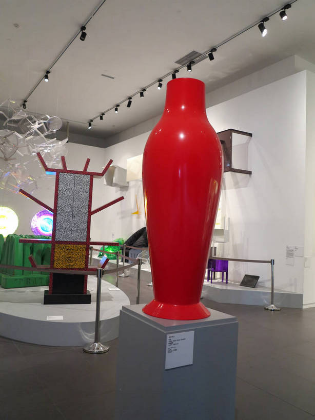 无人,博物馆,栏杆,竖图,室内,白天,正面,旅游,度假,标志建筑,地标,建筑,花瓶,照明,上海,中国,亚洲,阴影,研究,光线,影子,陶瓷,围栏,灯光,陶瓷制品,教育,娱乐,建设,护栏,顶灯,灯,红色,瓶子,灯具,享受,休闲,上海世博馆,世博馆,上海世博会,世博,世博会,旅游胜地,放松,展览,照亮,申,照明设备,欣赏,陈列,东亚,世博园,意大利馆,上海市,中华人民共和国,沪,华东地区,典藏,彩图,意大利国家馆,shslj1