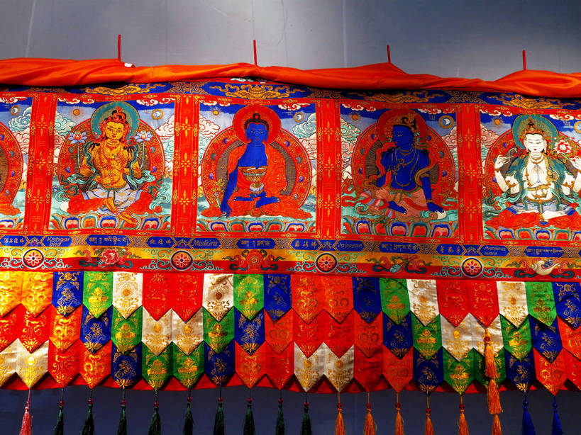 无人,博物馆,栏杆,横图,室内,白天,正面,旅游,度假,绘画,标志建筑,地标,建筑,上海,中国,亚洲,一排,许多,阴影,节日,研究,艺术,整齐,并列,并排,光线,影子,墙,围栏,灯光,很多,古典,教育,文化,娱乐,建设,护栏,墙壁,墙面,排列,工艺品,品味,祈祷,享受,休闲,健康,上海世博馆,世博馆,上海世博会,世博,世博会,旅游胜地,放松,许愿,宗教,佛教,信仰,纪念,展览,祈求,美术,申,高雅,队列,欣赏,平行,陈列,东亚,唐卡,世博园,意大利馆,上海市,中华人民共和国,沪,华东地区,美学,释教,典藏,平安,彩图,意大利国家馆,唐嘎,唐喀,shslj1