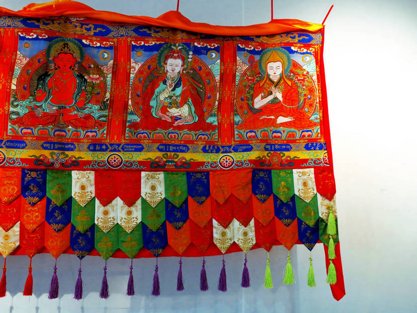 无人,博物馆,栏杆,横图,室内,白天,正面,旅游,度假,绘画,标志建筑,地标,建筑,上海,中国,亚洲,一排,许多,阴影,节日,研究,艺术,整齐,并列,并排,光线,影子,墙,围栏,灯光,很多,古典,教育,文化,娱乐,建设,护栏,墙壁,墙面,排列,工艺品,品味,祈祷,享受,休闲,健康,上海世博馆,世博馆,上海世博会,世博,世博会,旅游胜地,放松,许愿,宗教,佛教,信仰,纪念,展览,祈求,美术,申,高雅,队列,欣赏,平行,陈列,东亚,唐卡,世博园,意大利馆,上海市,中华人民共和国,沪,华东地区,美学,释教,典藏,平安,彩图,意大利国家馆,唐嘎,唐喀,shslj1