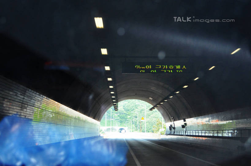 无人,横图,室内,白天,正面,度假,美景,城市风光,城市,道路,路,公路,照明,韩国,亚洲,一排,许多,整齐,并列,并排,隧道,景观,灯光,分界线,停车线,交通,很多,娱乐,顶灯,灯,排列,灯具,享受,休闲,景色,放松,车行道,车行道分界线,照亮,照明设备,地道,队列,标线,平行,东亚,车行线,大韩民国,广域市,大田,大田市,大田广域市,忠清北道,马路,彩图,道,公路隧道,shslj1,南朝鲜,南韩