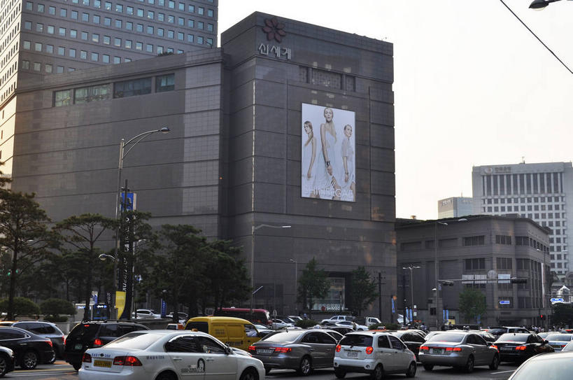 无人,高楼大厦,横图,室外,白天,正面,度假,美景,植物,城市风光,标志建筑,城市,大厦,道路,地标,建筑,路,摩天大楼,公路,汽车,首尔,汉城,韩国,亚洲,一排,许多,整齐,并列,并排,景观,交通,首都,很多,娱乐,建设,车,树,树木,排列,绿色,天空,自然,交通工具,轿车,天,驾驶,行驶,享受,休闲,景色,放松,生长,成长,操纵,控制,队列,载具,驾车,平行,东亚,操控,把持,大韩民国,首尔市,首尔特别市,特别市,马路,彩图,大楼,高层建筑,高楼,摩天楼,明洞,中区,新世界百货,shslj1,首尔广场,首尔皇家酒店,首尔市政厅,首尔特别市政厅,新世界百货店