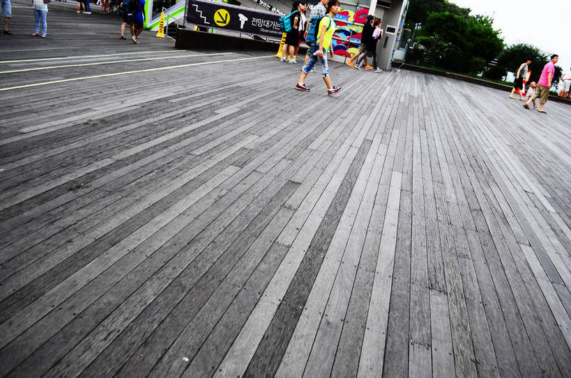 东方人,公园,走,横图,室外,白天,正面,旅游,度假,美景,植物,地板,城市风光,标志建筑,城市,地标,建筑,首尔,汉城,韩国,亚洲,行人,游客,游人,服装,景观,地面,首都,许多人,休闲装,黄种人,娱乐,建设,路人,旅客,木地板,树,树木,衣服,绿色,天空,自然,天,一群人,享受,休闲,休闲服,景色,放松,服饰,生长,成长,东亚,南山,大韩民国,首尔市,首尔特别市,特别市,南山公园,过客,N首尔塔,首尔塔,汉城塔,龙山区,男人,男性,年轻男性,年轻女性,女人,女性,亚洲人,步行,散步,走路,半身,彩图,中区,shslj1,韩国首尔南山公园