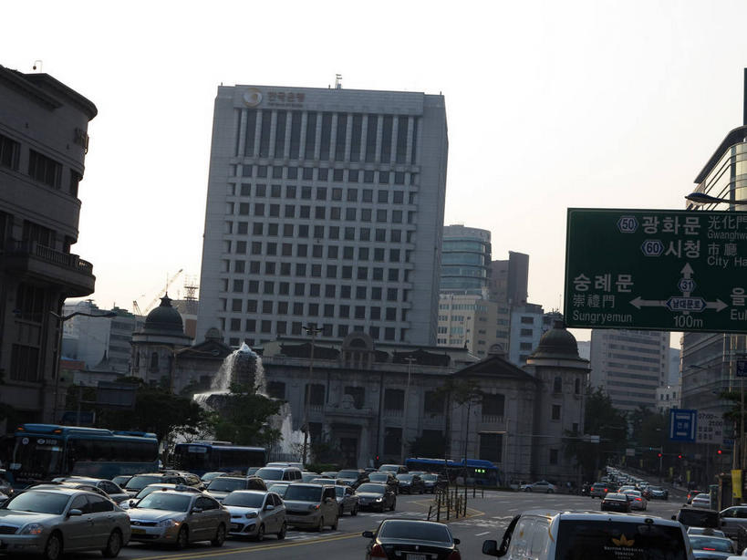 无人,宾馆,高楼大厦,横图,室外,白天,正面,度假,美景,水,城市风光,标志建筑,城市,大厦,道路,地标,建筑,酒店,路,摩天大楼,喷泉,指示牌,公路,汽车,首尔,汉城,韩国,亚洲,飞溅,溅,英文,标志,路标,数字,文字,液体,字符,字母,景观,水滴,建筑群,分界线,停车线,交通,首都,文化,娱乐,标识,建设,路牌,车,水珠,天空,交通工具,轿车,天,驾驶,品味,行驶,享受,休闲,景色,放松,阿拉伯数字,酒家,英文字母,车行道,车行道分界线,操纵,旅社,控制,喷洒,载具,标线,水景,驾车,东亚,操控,车行线,美观,把持,大韩民国,首尔市,首尔特别市,特别市,韩语,设计,马路,彩图,大楼,高层建筑,高楼,客店,客栈,旅店,旅馆,摩天楼,朝鲜语,韩国语,明洞,中区,商旅,shslj1,首尔广场,首尔皇家酒店,首尔市政厅,首尔特别市政厅