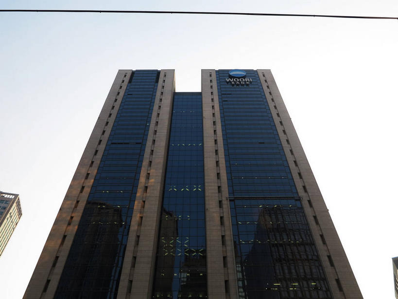 无人,银行,高楼大厦,横图,室外,白天,仰视,度假,美景,窗户,落地窗,城市风光,标志建筑,城市,大厦,地标,建筑,摩天大楼,首尔,汉城,韩国,亚洲,一排,许多,阴影,整齐,并列,并排,光线,影子,景观,首都,很多,娱乐,建设,玻璃窗,排列,蓝色,蓝天,天空,阳光,天,享受,休闲,景色,放松,金融,理财,经济,晴朗,资金,队列,平行,流通,玻璃幕墙,贸易,东亚,万里无云,大韩民国,首尔市,首尔特别市,特别市,晴空,晴空万里,彩图,低角度拍摄,大楼,高层建筑,高楼,摩天楼,中区,机构,金融机构,shslj1,友利银行