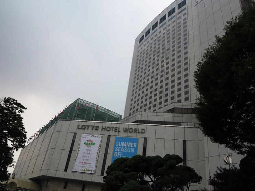 无人,宾馆,公园,高楼大厦,横图,室外,白天,仰视,度假,美景,植物,城市风光,标志建筑,城市,大厦,地标,建筑,酒店,摩天大楼,首尔,汉城,韩国,亚洲,英文,标志,文字,字符,字母,景观,首都,娱乐,标识,建设,树,树木,绿色,天空,自然,天,享受,休闲,景色,放松,生长,成长,酒家,英文字母,旅社,东亚,大韩民国,首尔市,首尔特别市,特别市,乐天冒险世界,主题公园,彩图,低角度拍摄,大楼,高层建筑,高楼,客店,客栈,旅店,旅馆,摩天楼,商旅,shslj1,世界乐天酒店