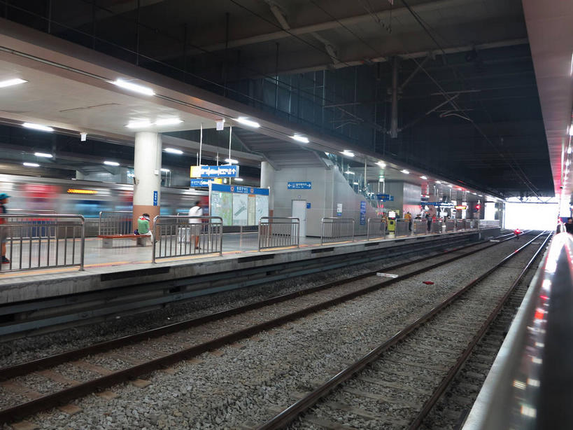 无人,火车站,横图,室内,白天,正面,度假,美景,城市风光,城市,路,铁路,车站,照明,首尔,汉城,韩国,亚洲,一排,许多,阴影,整齐,并列,并排,光线,影子,墙,景观,灯光,轨道,站台,交通,铁轨,首都,很多,娱乐,月台,墙壁,墙面,灯,排列,灯具,享受,休闲,景色,放松,运输,照亮,照明设备,队列,平行,东亚,荧光灯,大韩民国,首尔市,首尔特别市,特别市,彩图,铁路车站,铁路站,shslj1,清凉里