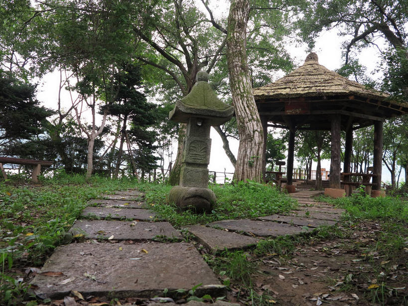 无人,横图,室外,白天,正面,旅游,度假,草地,草坪,美景,树林,植物,道路,路,照明,春川,南怡岛,韩国,亚洲,亭子,景观,小路,灯光,青苔,苔藓,枝条,交通,娱乐,灯,草,树,树木,树枝,绿色,天空,自然,灯具,凉亭,天,享受,休闲,景色,放松,生长,成长,照亮,照明设备,自然风光,东亚,大韩民国,江原道,春川市,虬枝,枝杈,彩图,石灯,道,shslj1