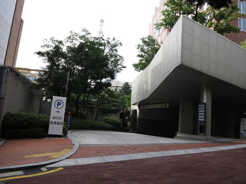 无人,家,横图,室外,白天,正面,度假,草地,草坪,美景,树林,植物,城市风光,城市,道路,路,公路,首尔,汉城,韩国,亚洲,房屋,屋子,景观,分界线,停车线,交通,首都,方向,娱乐,楼房,箭头,住宅,草,树,树木,绿色,天空,自然,天,享受,休闲,景色,放松,生长,成长,车行道,车行道分界线,指向,标线,东亚,车行线,簇,大韩民国,首尔市,首尔特别市,特别市,马路,彩图,房子,中区,shslj1