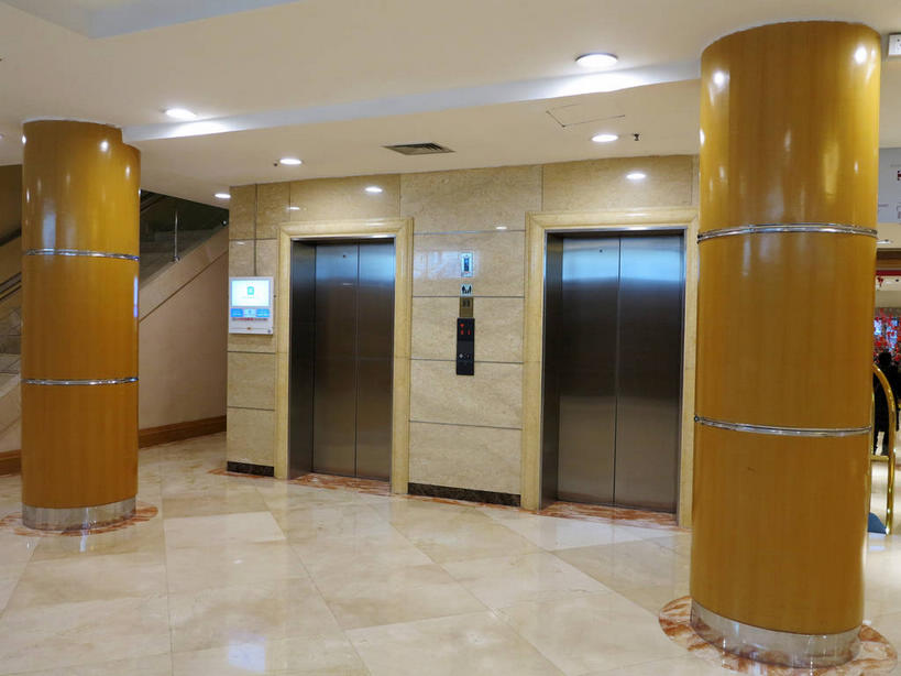 无人,宾馆,横图,室内,白天,正面,显示器,门,天花板,电梯,酒店,照明,北京,中国,亚洲,壁灯,瓷砖,地砖,屏幕,柱子,墙,灯光,地面,运输工具,首都,显示屏,墙壁,墙面,灯,黄色,灯具,门框,升降梯,酒家,旅社,照亮,照明设备,输出设备,东亚,中华人民共和国,东城区,北京市,京,北平,华北地区,彩图,客店,客栈,旅店,旅馆,商旅,升降设备,东城,shslj1,北京新侨饭店,崇文门西大街