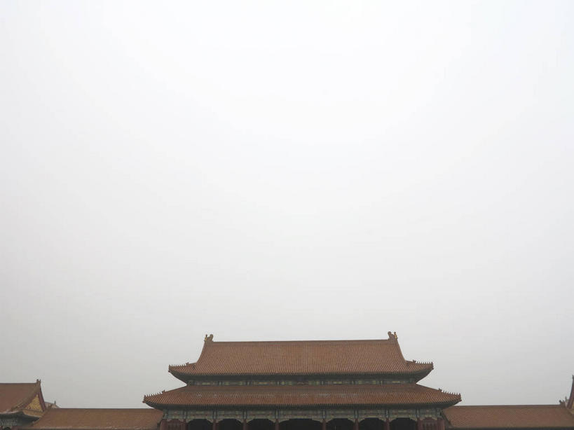 无人,故宫,宫殿,横图,室外,白天,仰视,旅游,度假,名胜古迹,雾,标志建筑,地标,建筑,北京,中国,亚洲,一排,许多,朦胧,模糊,遗迹,整齐,瓦片,柱子,墙,屋檐,乌云,云,阴天,云朵,首都,很多,云彩,古迹,文物,娱乐,建设,古建筑,檐,墙壁,墙面,排列,天空,紫禁城,天,享受,休闲,旅游胜地,放松,迷雾,宫廷,昏暗,权利,阴沉,队列,古文明,东亚,中华人民共和国,北京市,京,北平,华北地区,北京故宫博物院,王宫,太和殿,大雾,彩图,低角度拍摄,皇宫,奉天殿,飞檐,shslj1