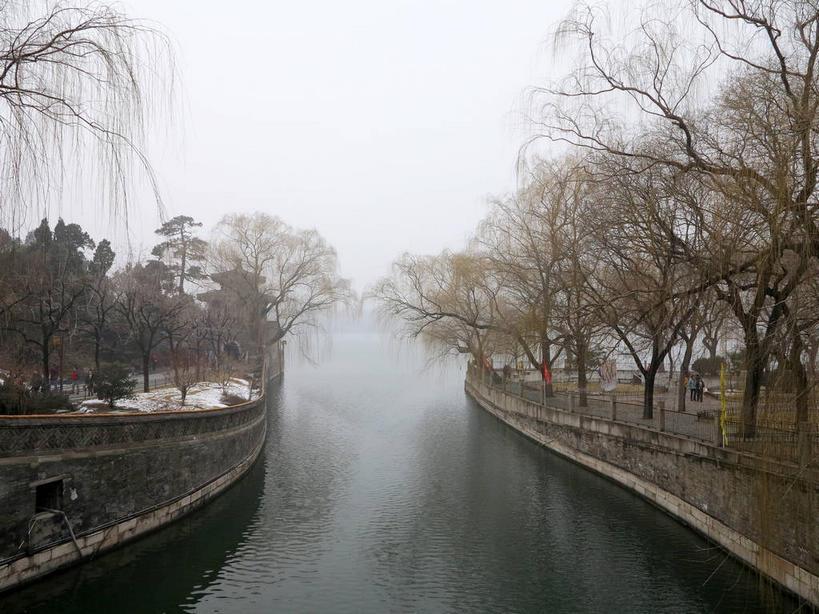 无人,公园,栏杆,横图,室外,白天,正面,旅游,度假,湖,湖泊,美景,水,植物,雾,道路,路,柳树,北海公园,北京,中国,亚洲,朦胧,模糊,湖面,景观,水流,水面,乌云,云,阴天,云朵,围栏,小路,交通,首都,云彩,娱乐,护栏,垂柳,树,树木,绿色,倒影,天空,自然,湖水,天,享受,休闲,景色,放松,生长,成长,迷雾,倒映,昏暗,阴沉,自然风光,东亚,北海,中华人民共和国,北京市,京,北平,华北地区,倒挂柳,北京北海公园,反照,大雾,垂枝柳,彩图,shslj1