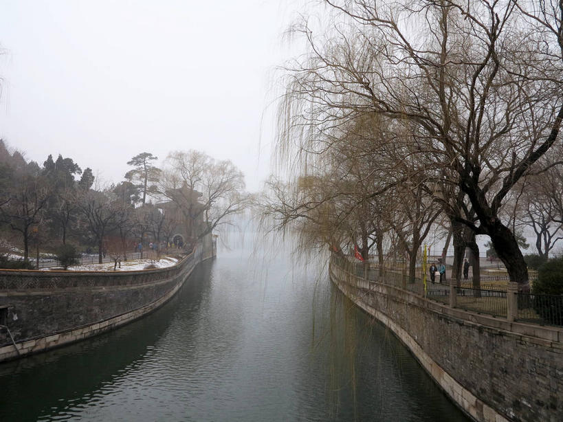 无人,公园,栏杆,横图,室外,白天,正面,旅游,度假,湖,湖泊,美景,水,植物,雾,道路,路,柳树,北海公园,北京,中国,亚洲,朦胧,模糊,湖面,景观,水流,水面,乌云,云,阴天,云朵,围栏,小路,交通,首都,云彩,娱乐,护栏,垂柳,树,树木,绿色,倒影,天空,自然,湖水,天,享受,休闲,景色,放松,生长,成长,迷雾,倒映,昏暗,阴沉,自然风光,东亚,北海,中华人民共和国,北京市,京,北平,华北地区,倒挂柳,北京北海公园,反照,大雾,垂枝柳,彩图,shslj1