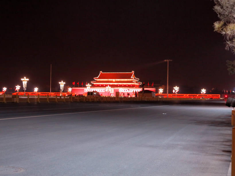 无人,天安门,宫殿,横图,室外,夜晚,正面,旅游,度假,名胜古迹,植物,标志建筑,道路,地标,建筑,路,路灯,公路,照明,北京,天安门广场,中国,亚洲,许多,遗迹,瓦片,墙,屋檐,灯光,交通,首都,很多,古迹,文物,娱乐,建设,古建筑,檐,墙壁,墙面,灯,树,树木,绿色,天空,自然,天,享受,休闲,旅游胜地,放松,生长,成长,照亮,宫廷,照明设备,古文明,东亚,中华人民共和国,东城区,北京市,京,北平,华北地区,天安门城楼,王宫,马路,彩图,皇宫,承天门,东城,shslj1