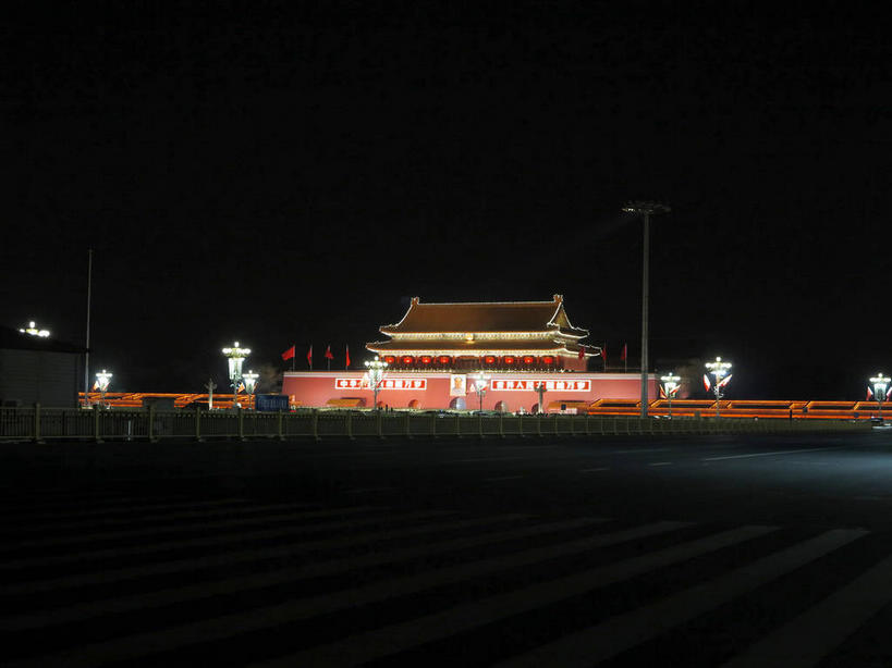 无人,天安门,宫殿,横图,室外,夜晚,正面,旅游,度假,名胜古迹,植物,标志建筑,道路,地标,建筑,路,路灯,公路,照明,北京,天安门广场,中国,亚洲,许多,遗迹,瓦片,墙,屋檐,灯光,交通,首都,很多,古迹,文物,娱乐,建设,古建筑,檐,墙壁,墙面,灯,树,树木,绿色,天空,自然,天,享受,休闲,旅游胜地,放松,生长,成长,照亮,宫廷,照明设备,古文明,东亚,中华人民共和国,东城区,北京市,京,北平,华北地区,天安门城楼,王宫,马路,彩图,皇宫,承天门,东城,shslj1