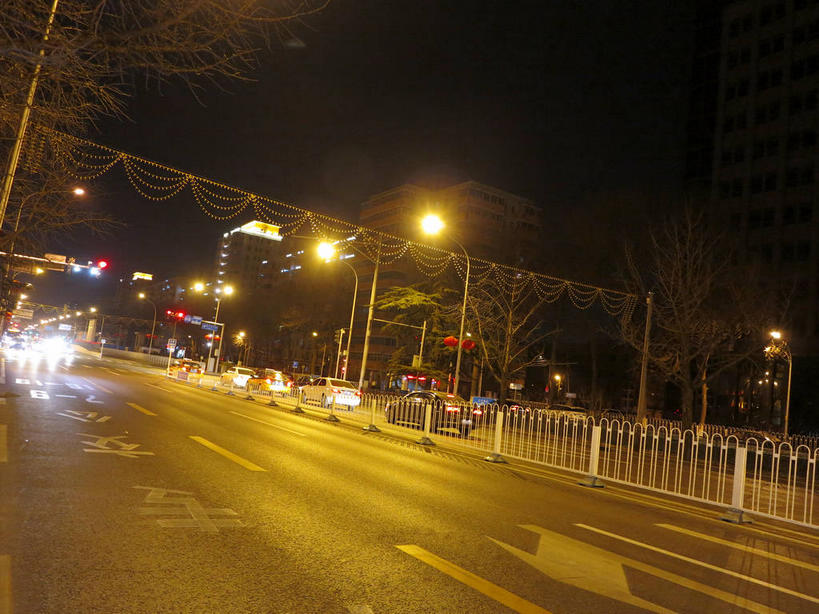 无人,家,栏杆,横图,室外,夜晚,正面,度假,美景,植物,窗户,城市风光,城市,道路,路,路灯,公路,汽车,照明,北京,中国,亚洲,房屋,墙,屋子,景观,公寓,围栏,灯光,分界线,停车线,交通,首都,娱乐,洋房,护栏,楼房,玻璃窗,墙壁,墙面,住宅,车,灯,树,树木,黄色,绿色,天空,自然,交通工具,轿车,天,享受,休闲,景色,放松,生长,成长,车行道,车行道分界线,照亮,照明设备,载具,标线,东亚,车行线,中华人民共和国,东城区,北京市,京,北平,华北地区,马路,彩图,房子,东城,shslj1,前门东大街