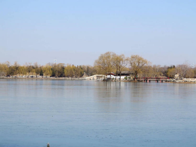 无人,公园,横图,室外,白天,正面,旅游,度假,湖,湖泊,名胜古迹,树林,水,植物,标志建筑,地标,建筑,桥梁,北京,圆明园,中国,亚洲,阴影,遗迹,光线,影子,湖面,水流,水面,桥,首都,古迹,文物,娱乐,建设,古建筑,石桥,树,树木,蓝色,绿色,倒影,蓝天,天空,阳光,自然,湖水,天,享受,休闲,旅游胜地,放松,生长,晴朗,成长,人行桥,倒映,古文明,东亚,海淀区,万里无云,中华人民共和国,北京市,京,北平,华北地区,反照,晴空,晴空万里,彩图,圆明园遗址,圆明园遗址公园,shslj1,天心水面