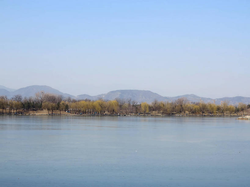 无人,公园,横图,室外,白天,正面,旅游,度假,湖,湖泊,美景,山,山脉,树林,水,植物,北京,圆明园,中国,亚洲,阴影,光线,影子,湖面,景观,山峰,水流,水面,山峦,首都,娱乐,树,树木,蓝色,绿色,倒影,蓝天,天空,阳光,自然,湖水,群山,天,享受,休闲,景色,放松,生长,晴朗,成长,倒映,自然风光,东亚,海淀区,万里无云,中华人民共和国,北京市,京,北平,华北地区,反照,晴空,晴空万里,彩图,圆明园遗址,圆明园遗址公园,shslj1,天心水面