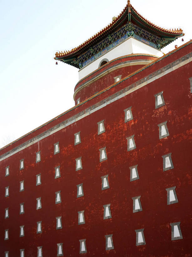 无人,颐和园,宫殿,竖图,室外,白天,仰视,旅游,度假,名胜古迹,标志建筑,地标,建筑,北京,中国,亚洲,一排,许多,阴影,遗迹,整齐,光线,瓦片,影子,墙,屋檐,首都,很多,古迹,文物,娱乐,建设,古建筑,檐,墙壁,墙面,排列,红色,蓝色,白色,蓝天,天空,阳光,天,享受,休闲,旅游胜地,放松,晴朗,宫廷,权利,队列,古文明,东亚,海淀区,万里无云,中华人民共和国,北京市,京,北平,华北地区,皇家园林,王宫,清漪园,晴空,晴空万里,彩图,低角度拍摄,皇宫,飞檐,shslj1,四大部洲,颐和园四大部洲