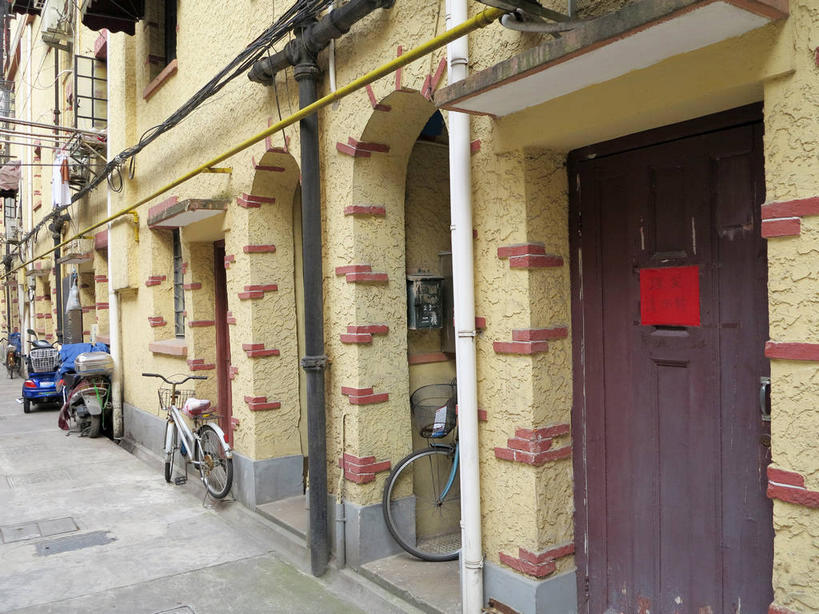 无人,家,横图,室外,白天,正面,旅游,度假,窗户,门,标志建筑,道路,地标,建筑,路,自行车,上海,中国,亚洲,电力,电线,线,房屋,墙,屋子,公寓,小路,电能,交通,线路,停留,娱乐,建设,洋房,楼房,玻璃窗,墙壁,墙面,住宅,车,脚踏车,黄色,门框,交通工具,享受,休闲,旅游胜地,放松,电,电源,电源线,停止,申,载具,能量,故居,黄浦区,东亚,新闸路,静安区,上海市,中华人民共和国,沪,华东地区,逗留,停顿,彩图,房子,shslj1,沁园村,上海阮玲玉故居