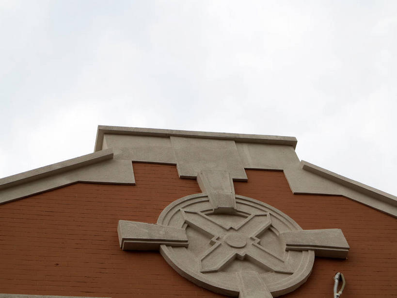 无人,家,横图,室外,白天,仰视,旅游,度假,绘画,标志建筑,地标,建筑,雕塑,上海,中国,亚洲,艺术,装饰,雕刻,雕像,浮雕,房屋,墙,屋子,公寓,棕色,文化,娱乐,建设,洋房,楼房,墙壁,墙面,住宅,天空,工艺品,天,享受,休闲,旅游胜地,放松,纪念,美术,申,主题,陈列,故居,卢湾区,东亚,静安区,延安中路,上海市,四明村,中华人民共和国,沪,华东地区,功能,美学,画画,彩图,低角度拍摄,房子,浅浮雕,南昌路,四明邨,shslj1,徐志摩旧居