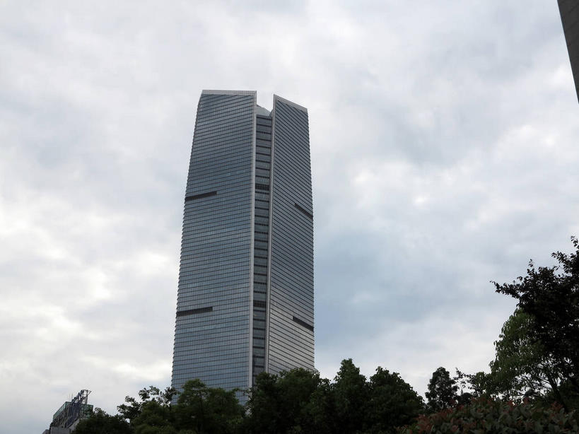 无人,高楼大厦,横图,室外,白天,仰视,度假,美景,植物,窗户,落地窗,城市风光,城市,大厦,建筑,摩天大楼,上海,中国,亚洲,一排,许多,阴影,整齐,并列,并排,光线,影子,景观,云,云朵,很多,云彩,娱乐,建设,玻璃窗,树,树木,南京西路,排列,蓝色,绿色,白云,倒影,蓝天,天空,阳光,自然,天,享受,休闲,景色,放松,生长,晴朗,成长,申,倒映,队列,平行,玻璃幕墙,东亚,静安区,会德丰国际广场,上海市,中华人民共和国,沪,华东地区,反照,晴空,彩图,低角度拍摄,大楼,高层建筑,高楼,摩天楼,shslj1