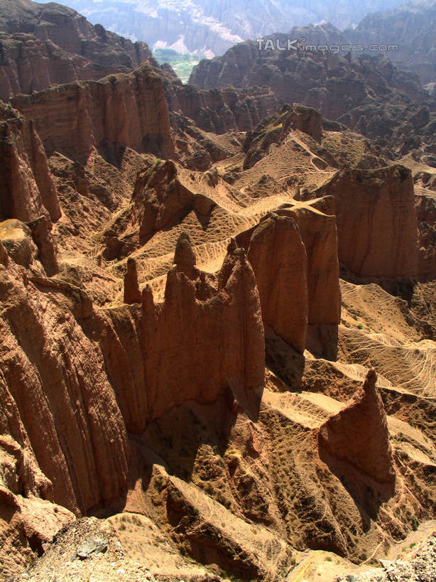 无人,竖图,俯视,室外,白天,旅游,度假,石头,美景,山,山脉,黄河,中国,亚洲,阴影,光线,石子,影子,景观,山顶,山峰,山峦,娱乐,阳光,自然,群山,享受,休闲,景色,放松,自然风光,东亚,沉积岩,中华人民共和国,颠峰,极峰,水成岩,母亲河,石块,岩石,彩图,高角度拍摄,shtjw1