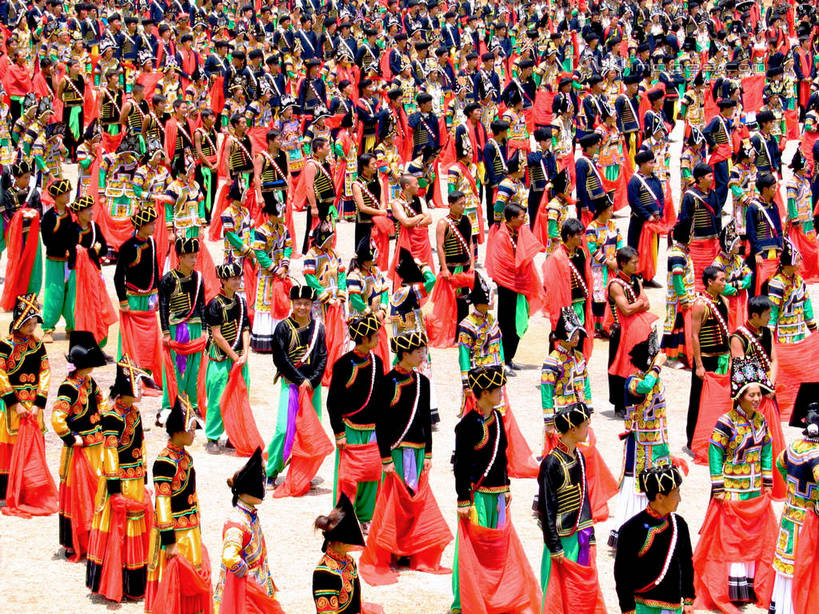 东方人,站,横图,俯视,室外,白天,民族服装,跳舞,中国,亚洲,服装,节日,庆祝,许多人,注视,黄种人,文化,火把节,衣服,观察,看,站着,一群人,庆典,服饰,四川省,观看,纪念,察看,衣着,穿着,关注,舞姿,东亚,凉山彝族自治州,四川,凉山,中华人民共和国,西南地区,川,凉山州,衣饰,男人,男性,年轻男性,年轻女性,女人,女性,中年男性,中年女性,亚洲人,站立,半身,彩图,高角度拍摄,传统服装,民俗服,舞蹈,凉山火把节,shtjw1