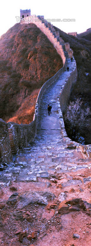 无人,竖图,室外,白天,正面,旅游,度假,石头,美景,名胜古迹,山,山脉,地标,长城,中国,亚洲,阴影,遗迹,光线,石子,影子,景观,山顶,山峰,山峦,古迹,文物,娱乐,古建筑,蓝色,蓝天,天空,阳光,自然,群山,天,享受,休闲,旅游胜地,景色,放松,晴朗,自然风光,万里长城,烽火台,古文明,东亚,世界文化遗产,万里无云,中华人民共和国,颠峰,极峰,石块,晴空,晴空万里,彩图,墩台,烽堠,烽燧,烟墩,标志性建筑,shtjw1