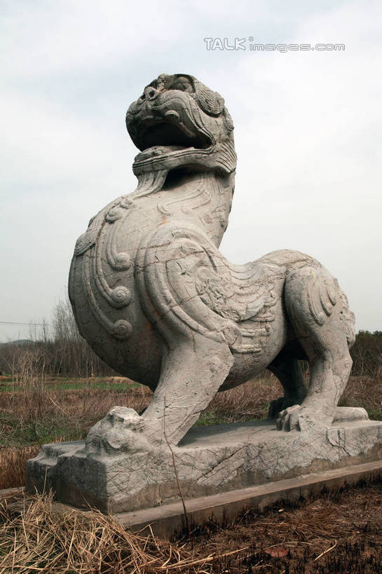 无人,站,竖图,室外,白天,正面,旅游,度假,幸福,草地,草坪,名胜古迹,植物,标志建筑,地标,建筑,雕塑,阴影,遗迹,艺术,装饰,光线,雕刻,雕像,影子,云,云朵,云彩,注视,古迹,文物,娱乐,建设,古建筑,草,树,树木,一只,蓝色,绿色,白云,蓝天,天空,阳光,自然,工艺品,天,观察,看,站着,张嘴,享受,休闲,旅游胜地,放松,生长,晴朗,成长,观看,纪念,美术,吉祥,察看,关注,主题,陈列,张大嘴巴,古文明,貔貅,功能,美学,长寿,灵兽,太平,晴空,张开嘴,站立,彩图,全身,天禄兽,祥兽,shtjw1