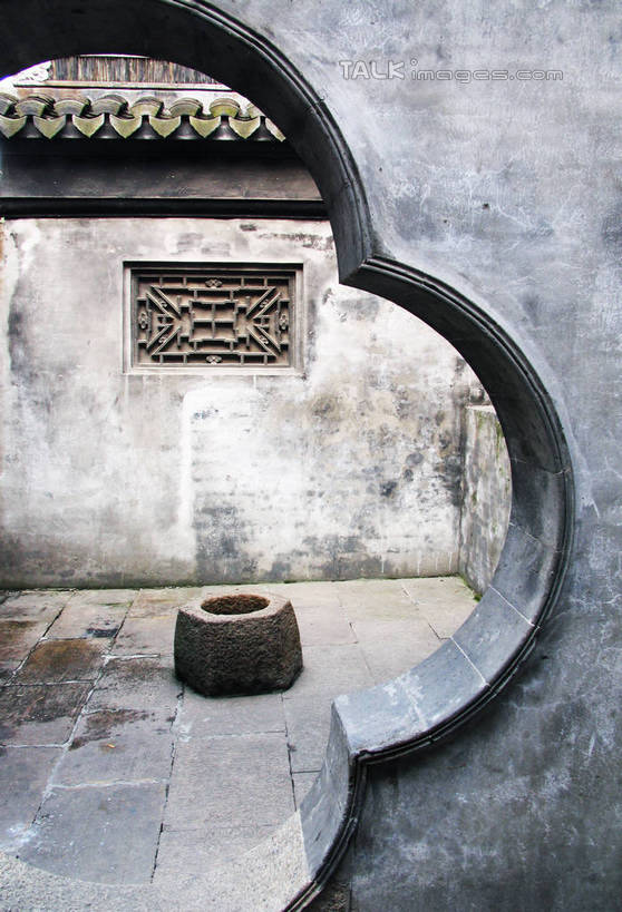 无人,家,竖图,室外,白天,正面,旅游,度假,灌溉,石头,名胜古迹,门,标志建筑,地标,建筑,遗迹,石子,房屋,墙,水井,屋子,生活,古迹,文物,娱乐,建设,古建筑,楼房,墙壁,墙面,住宅,门框,享受,休闲,旅游胜地,放松,储蓄,井,浇灌,储存,古文明,储备,蕴藏,贮备,石块,彩图,房子,贮存,shtjw1