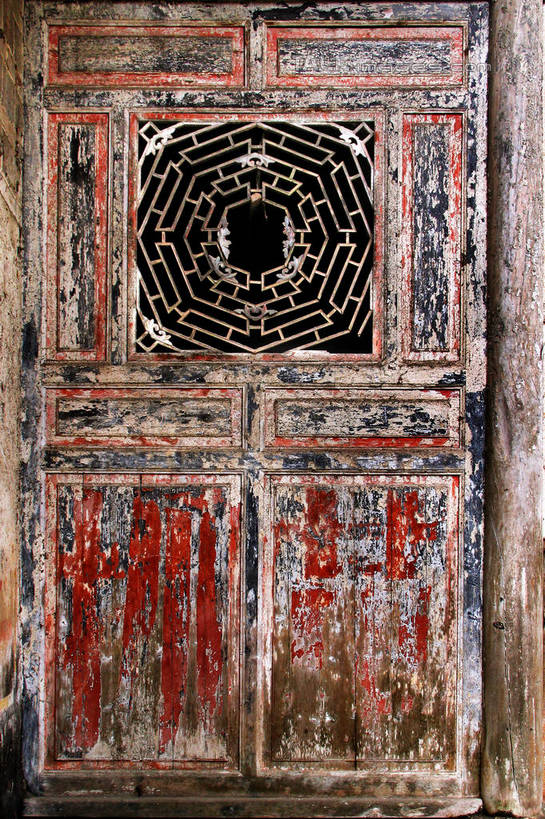 无人,家,竖图,室外,特写,白天,正面,门,静物,破旧,陈旧,木制,房屋,屋子,楼房,住宅,木制品,门框,残破,彩图,房子,shtjw1