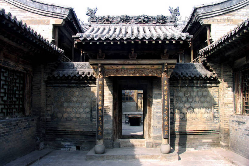 无人,家,横图,室外,白天,正面,旅游,度假,石头,名胜古迹,雪,大雪,标志建筑,地标,建筑,中国,亚洲,遗迹,石子,瓦片,房屋,墙,屋顶,屋子,积雪,雪景,冬季,冬天,顶棚,瓦,古迹,文物,娱乐,建设,古建筑,楼房,墙壁,墙面,住宅,享受,休闲,旅游胜地,放松,寒冷,建造,古文明,东亚,屋瓦,山西,山西省,中华人民共和国,华北地区,严寒,晋,石块,彩图,房子,shtjw1