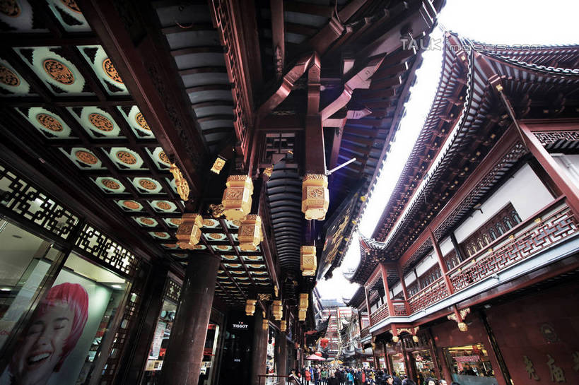 无人,家,横图,室外,白天,仰视,旅游,度假,名胜古迹,标志建筑,地标,建筑,照明,上海,中国,亚洲,吊挂,悬挂,遗迹,灯笼,瓦片,纸灯笼,房屋,屋顶,屋子,挂,顶棚,瓦,古迹,文物,娱乐,建设,古建筑,楼房,住宅,灯具,城隍庙,享受,休闲,旅游胜地,放松,建造,照亮,申,照明设备,黄浦区,古文明,东亚,屋瓦,上海市,中华人民共和国,沪,华东地区,老城隍庙,彩图,低角度拍摄,房子,shtjw1