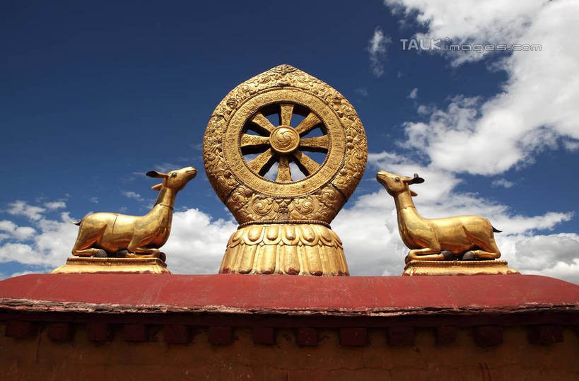 无人,寺庙,横图,室外,白天,仰视,旅游,度假,标志建筑,地标,建筑,野生动物,羊,雕塑,中国,亚洲,阴影,节日,艺术,装饰,光线,雕刻,雕像,影子,云,云朵,燃烧,云彩,文化,娱乐,建设,拉萨,西藏,蓝色,白云,蓝天,天空,阳光,动物,香火,工艺品,庙宇,天,祈祷,享受,休闲,健康,金色,旅游胜地,放松,可爱,许愿,宗教,信仰,活泼,晴朗,纪念,祈求,美术,主题,藏,陈列,东亚,西藏自治区,八角街,首府,中华人民共和国,大昭寺,西南地区,功能,美学,拉萨市,八廓街,平安,晴空,山羊,彩图,低角度拍摄,全身,庙,寺,shtjw1