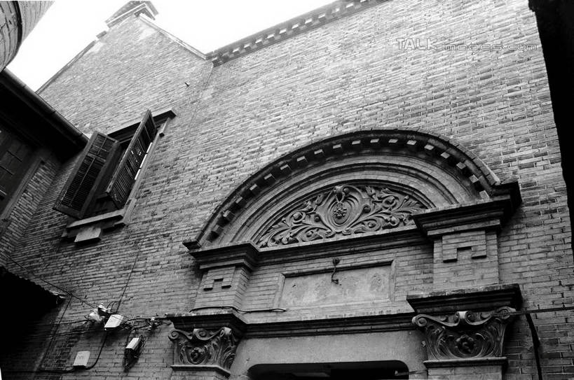 无人,家,横图,黑白,室外,白天,仰视,旅游,度假,石头,标志建筑,地标,建筑,上海,中国,亚洲,石子,房屋,墙,屋子,小巷,娱乐,建设,楼房,弄堂,墙壁,墙面,石库门,住宅,巷子,享受,休闲,旅游胜地,放松,申,东亚,上海市,中华人民共和国,沪,华东地区,石块,低角度拍摄,房子,shtjw1