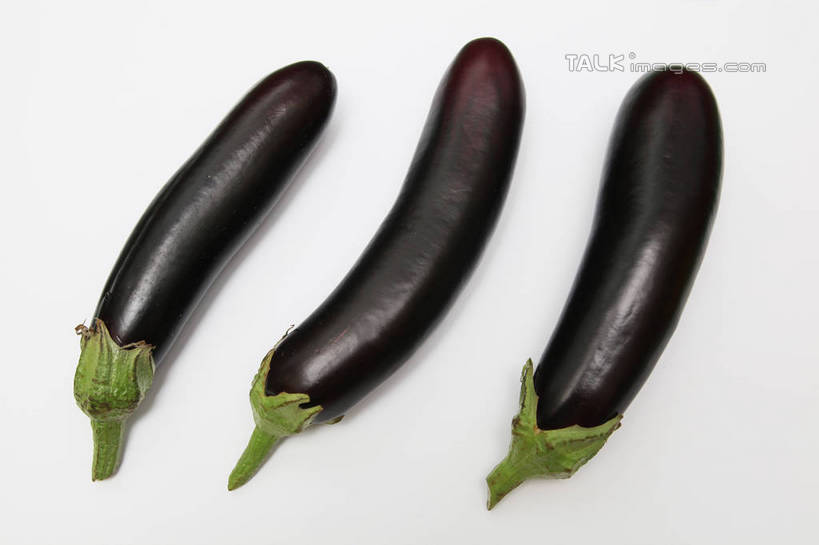 无人,横图,俯视,室内,特写,白天,白色背景,茄子,蔬菜,阴影,新鲜,反射,影子,食品,食物,三个,紫色,摄影,有机食品,绿色食品,影棚,紫茄子,落苏,酪酥,昆仑瓜,矮瓜,彩图,高角度拍摄,影棚拍摄,拍摄,shtjw1