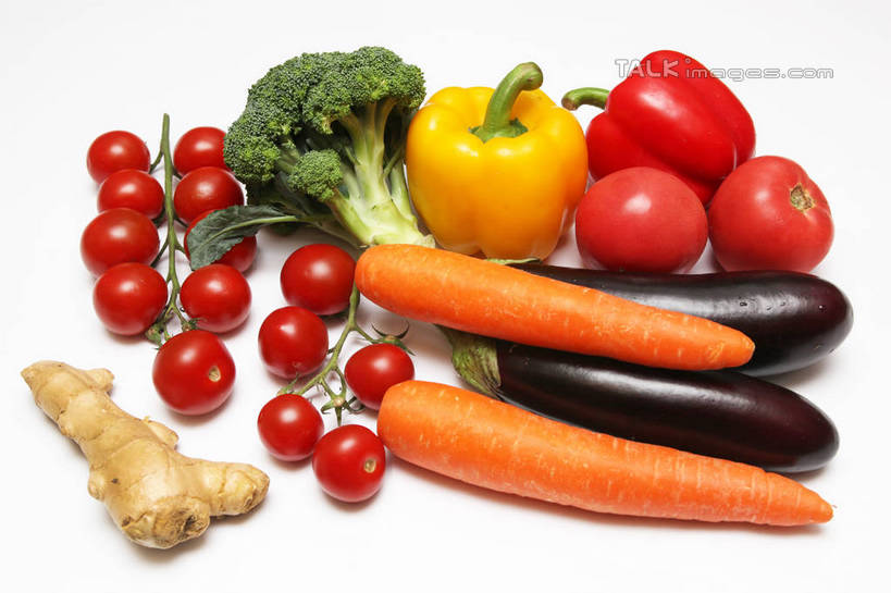 无人,横图,俯视,室内,特写,白天,白色背景,萝卜,胡萝卜,姜,辣椒,茄子,蔬菜,西红柿,小番茄,阴影,新鲜,反射,影子,西兰花,食品,食物,黄色,红色,绿色,紫色,橙色,摄影,有机食品,绿色食品,影棚,黄萝卜,番萝卜,止咳,彩椒,紫茄子,辣角,红海椒,大椒,辣虎,广椒,止痛,解毒,发汗,温肺,温胃,行气,止呕,百辣云,甘蓝花,小西红柿,樱桃小番茄,珍珠小番茄,樱桃番茄,甜椒,柿子椒,圣女果,生姜,落苏,酪酥,老姜,辣子,昆仑瓜,红萝卜,海椒,甘荀,番茄,番椒,灯笼椒,矮瓜,彩图,高角度拍摄,影棚拍摄,拍摄,丁香萝卜,胡芦菔金,金笋,绿菜花,绿花菜,青花菜,蔬菜皇冠,散寒,shtjw1