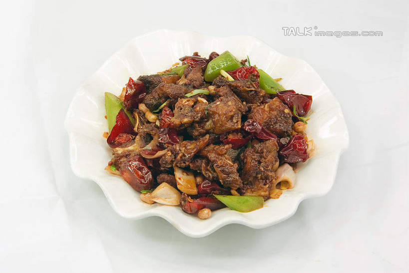 海鲜,无人,横图,俯视,室内,特写,白天,烹饪,中餐,辣椒,蔬菜,阴影,灰色背景,新鲜,反射,鱼,影子,陶瓷,红烧,肉,鱼肉,料理,食品,陶瓷制品,鲭鱼,水产,菜肴,美食,肉类,鱼类,海洋生物,食物,一个,容器,碗,中式,摄影,佳肴,有机食品,绿色食品,影棚,单个,储藏,花池鱼,花鲱,花鳀,青花鱼,鲐鲅鱼,油胴鱼,储存,水生动物,红烧鱼,海产品,水生物,肉食,海底动物,辣角,红海椒,大椒,辣虎,广椒,红烧菜,辣子,红辣椒,海椒,番椒,彩图,高角度拍摄,影棚拍摄,拍摄,贮存,shwf1