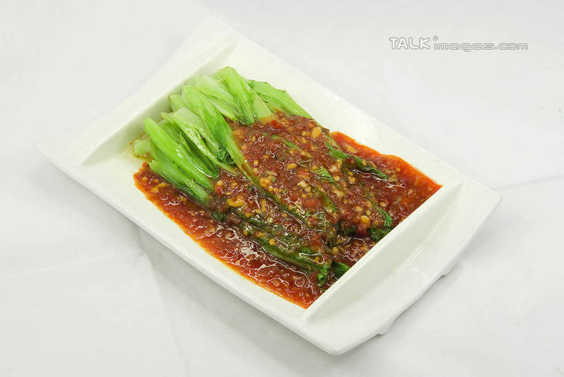 无人,横图,俯视,室内,特写,白天,烹饪,中餐,蔬菜,餐具,阴影,灰色背景,新鲜,反射,碟子,盘,影子,陶瓷,生菜,莴苣,调料,酱料,酱汁,佐料,料理,食品,陶瓷制品,调味品,调味料,酱,辣酱,菜肴,美食,食物,盘子,容器,碟,碗,中式,摄影,佳肴,有机食品,绿色食品,影棚,储藏,辣椒酱,储存,春菜,鹅仔菜,莴仔菜,千金菜,叶用莴苣,彩图,高角度拍摄,影棚拍摄,拍摄,贮存,shwf1