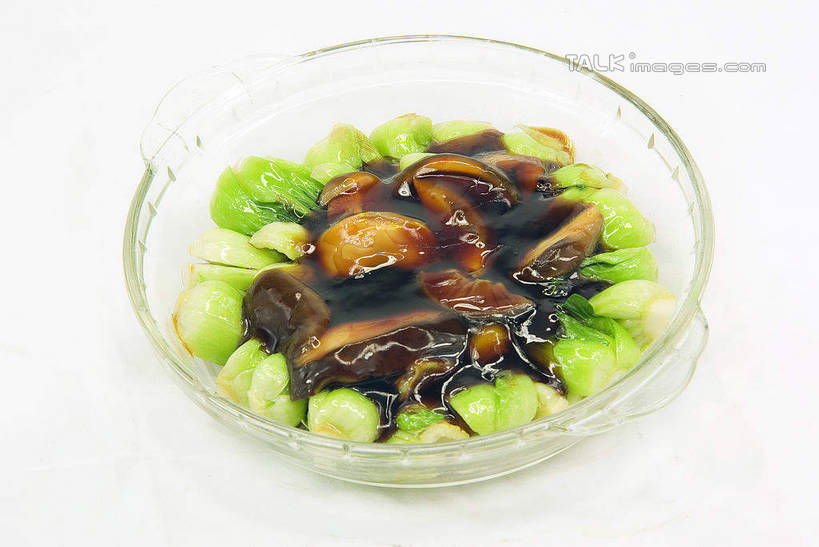 无人,横图,俯视,室内,特写,白天,烹饪,中餐,蔬菜,玻璃,阴影,灰色背景,新鲜,反射,影子,菌菇,蘑菇,青菜,料理,食品,菌类,蚝油蘑菇,菜肴,美食,玻璃制品,食物,一个,白色,容器,碗,中式,食用菌,摄影,佳肴,有机食品,绿色食品,影棚,单个,储藏,真菌,储存,小白菜,白蘑菇,洋蘑菇,草腐菌,二孢蘑菇,双孢蘑菇,不结球白菜,彩图,高角度拍摄,影棚拍摄,拍摄,贮存,shwf1