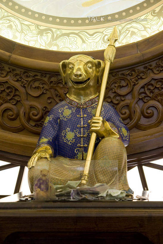 无人,宫殿,坐,竖图,室内,白天,正面,民族服装,旅游,度假,名胜古迹,标志建筑,地标,建筑,宠物,狗,雕塑,中国,亚洲,阴影,节日,遗迹,艺术,装饰,光线,雕刻,雕像,影子,灯光,注视,古迹,文化,文物,娱乐,建设,传统,古建筑,江苏,无锡,十二生肖,动物,工艺品,观察,看,祈祷,享受,休闲,健康,属相,旅游胜地,放松,可爱,许愿,宗教,生肖,佛教,信仰,观看,纪念,祈求,美术,察看,宫廷,关注,主题,陈列,古文明,东亚,忠诚,江苏省,灵山胜境,中华人民共和国,华东地区,苏,功能,美学,兽历,无锡市,王宫,释教,平安,犬,坐着,彩图,全身,传统服装,民俗服,皇宫,灵山梵宫,太湖国家旅游度假区滨湖区,shwf1