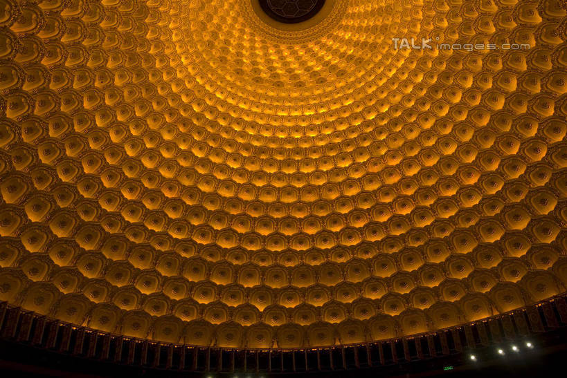 无人,宫殿,横图,室内,白天,仰视,旅游,度假,幸福,名胜古迹,标志建筑,地标,建筑,中国,亚洲,阴影,节日,遗迹,光线,圆形,图形,影子,圆,灯光,几何,辉煌,古迹,文化,文物,娱乐,建设,古建筑,江苏,无锡,祈祷,享受,休闲,健康,温暖,橙色,旅游胜地,放松,许愿,宗教,佛教,信仰,活泼,纪念,华丽,暖色,祈求,宫廷,数学,温情,古文明,东亚,江苏省,灵山胜境,中华人民共和国,华东地区,苏,无锡市,王宫,释教,炽热,响亮,跃动,平安,甜蜜,彩图,低角度拍摄,愉快,皇宫,几何图形,平面图形,灵山梵宫,太湖国家旅游度假区滨湖区,shwf1