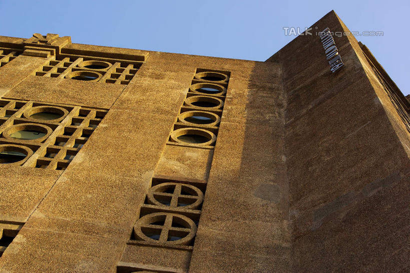 无人,工厂,横图,室外,白天,仰视,旅游,度假,窗户,标志建筑,地标,建筑,上海,中国,亚洲,阴影,光线,影子,娱乐,建设,1933创意园,虹口区,玻璃窗,蓝色,蓝天,天空,阳光,天,享受,休闲,旅游胜地,放松,晴朗,申,东亚,上海市,万里无云,中华人民共和国,沪,华东地区,晴空,晴空万里,彩图,低角度拍摄,工地,制造厂,上海1933,1933老场房,shwf1