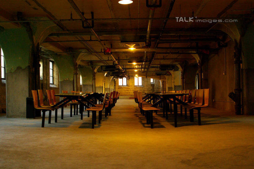 无人,工厂,横图,室内,白天,正面,旅游,度假,餐桌,窗户,桌子,标志建筑,地标,建筑,椅子,照明,上海,中国,亚洲,灯光,娱乐,建设,1933创意园,虹口区,顶灯,玻璃窗,灯,灯具,享受,休闲,旅游胜地,放松,餐台,照亮,申,照明设备,东亚,上海市,中华人民共和国,沪,华东地区,彩图,工地,制造厂,上海1933,1933老场房,shwf1