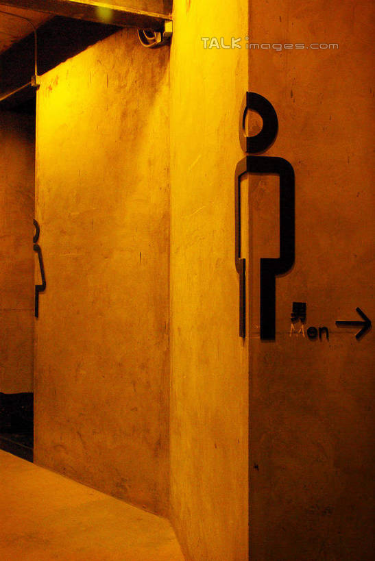 无人,工厂,竖图,室内,白天,正面,抽象,旅游,度假,绘画,卫生间,洗手间,标志建筑,地标,建筑,上海,中国,亚洲,艺术,彩绘,图案,墙,艺术品,古典,文化,娱乐,建设,1933创意园,虹口区,墙壁,墙面,工艺品,品味,享受,休闲,概念,旅游胜地,放松,美术,申,高雅,公厕,公共厕所,东亚,上海市,中华人民共和国,沪,华东地区,美学,图文,厕所,彩图,涂鸦,工地,制造厂,上海1933,1933老场房,shwf1