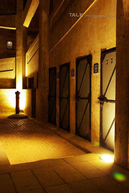 无人,工厂,竖图,室内,白天,正面,旅游,度假,门,标志建筑,地标,建筑,路灯,照明,上海,中国,亚洲,阴影,光线,影子,墙,走道,走廊,过道,灯光,娱乐,建设,1933创意园,虹口区,墙壁,墙面,灯,门框,享受,休闲,旅游胜地,放松,照亮,申,照明设备,东亚,上海市,中华人民共和国,沪,华东地区,彩图,工地,制造厂,上海1933,1933老场房,shwf1