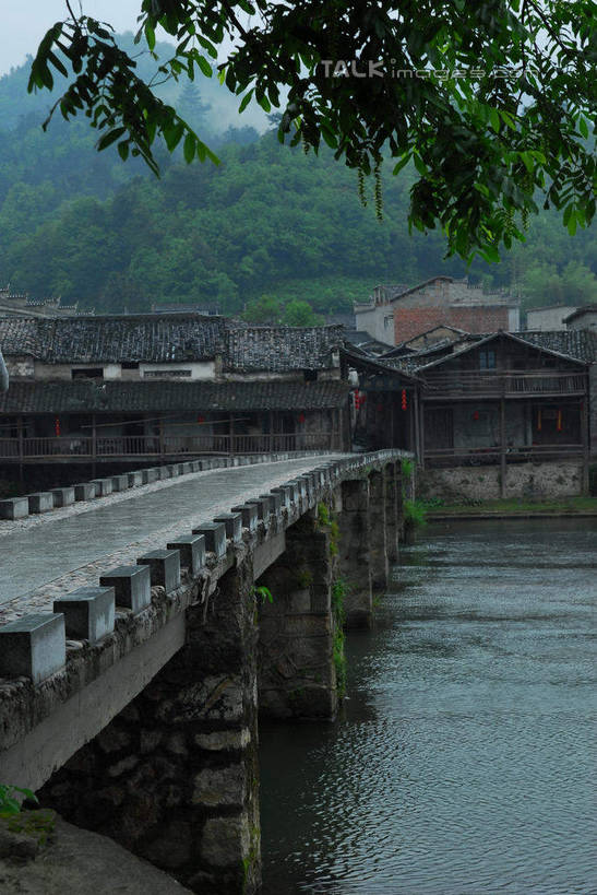 无人,家,竖图,室外,白天,正面,旅游,度假,河流,石头,名胜古迹,山,山脉,树林,水,植物,标志建筑,地标,建筑,中国,亚洲,遗迹,石子,房屋,屋子,河水,山峰,水流,天桥,桥,山峦,古迹,文物,娱乐,建设,古建筑,古码头,江西,景德镇,楼房,住宅,树,树木,绿色,自然,群山,享受,休闲,旅游胜地,瓦房,放松,生长,成长,人行桥,东埠古码头,古文明,东亚,江西省,中华人民共和国,华东地区,赣,景德镇市,石块,彩图,房子,瑶里镇,瑶里古镇,瑶里,shwf1