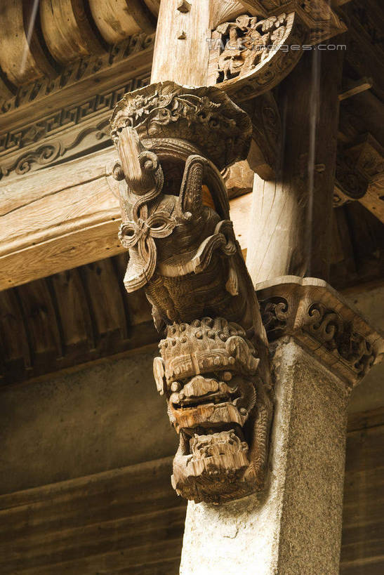 无人,竖图,室外,特写,白天,仰视,旅游,度假,名胜古迹,标志建筑,地标,建筑,木雕,雕塑,中国,亚洲,遗迹,艺术,装饰,雕刻,雕像,古迹,文物,娱乐,建设,古建筑,江西,景德镇,工艺品,享受,休闲,旅游胜地,放松,纪念,美术,主题,陈列,古文明,东亚,江西省,中华人民共和国,华东地区,功能,美学,赣,景德镇市,彩图,低角度拍摄,瑶里镇,瑶里古镇,瑶里,shwf1