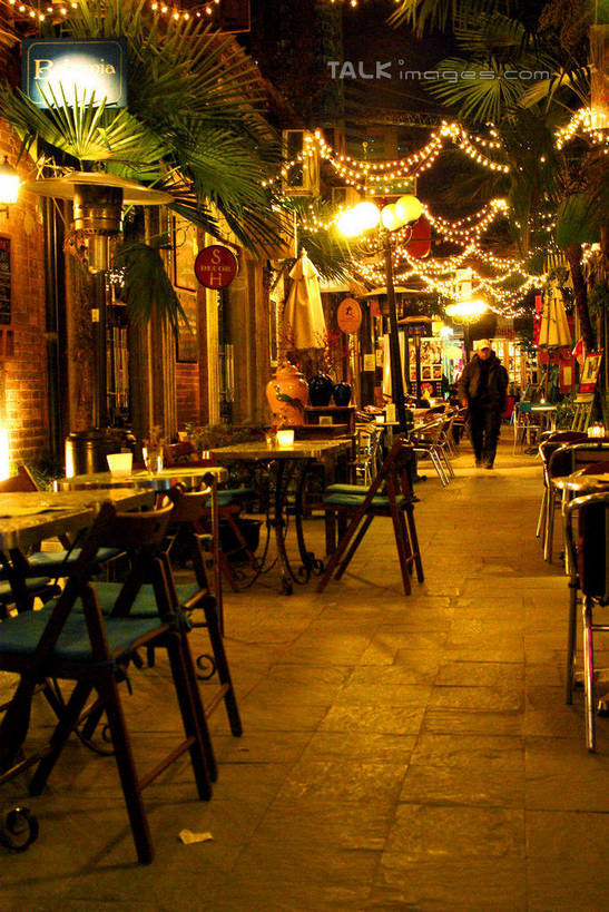 无人,餐厅,竖图,室外,夜晚,正面,度假,美景,餐桌,桌子,城市风光,城市,椅子,照明,上海,中国,亚洲,阴影,光线,彩灯,影子,景观,灯光,娱乐,泰康路,田子坊,灯,灯具,享受,休闲,景色,放松,花灯,餐台,照亮,申,照明设备,卢湾区,东亚,上海市,中华人民共和国,沪,华东地区,彩图,餐馆,饭店,饭馆,shwf1